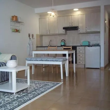 Sleeps 2 Pool Wifi T691566 *